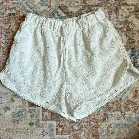 Cute draw string shorts - Picture 1 of 2